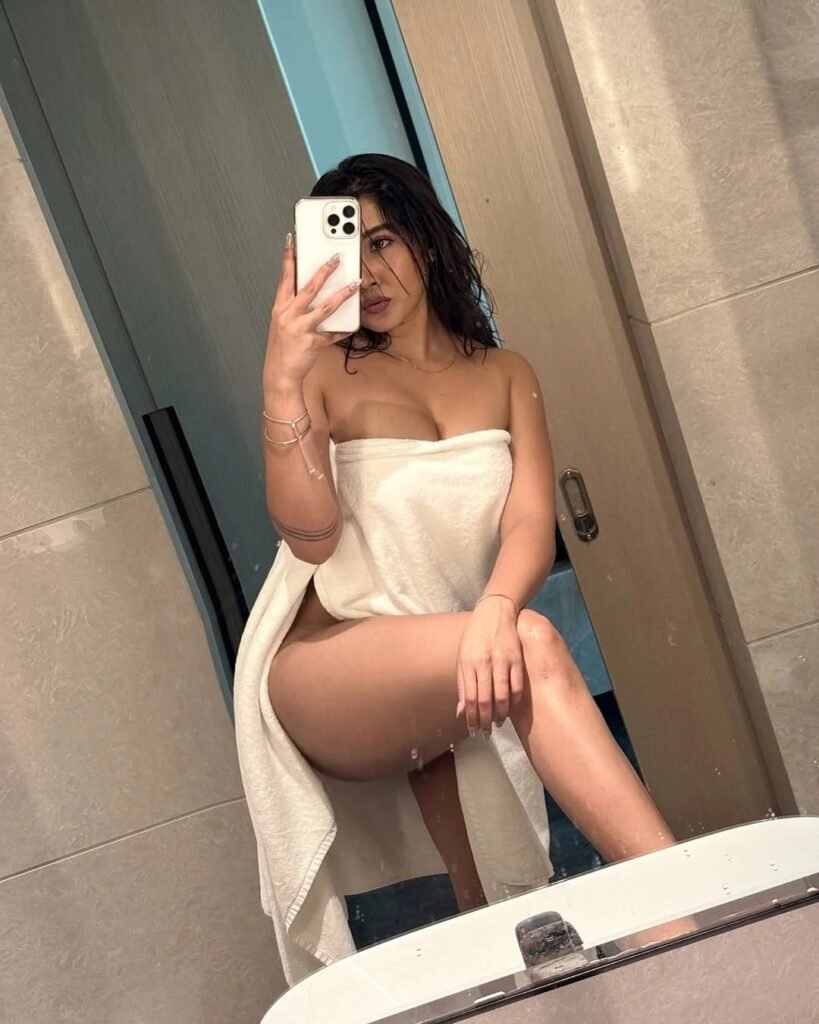 Sofia Ansari hot pics
