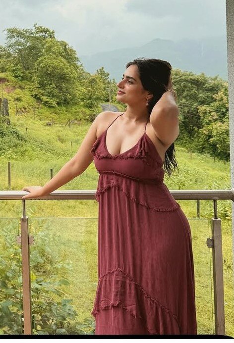 Hot Image Ayesha Khan 